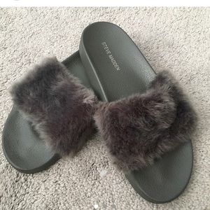 Steve Madden Furry Slides!